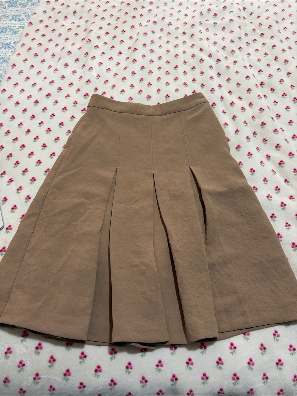 Aritzia Wilfred midi Pleated A-Line Tan Skirt